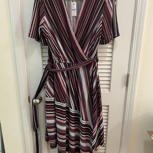 NWT Flattering Vneck asymmetrical 3 season dress NWT, Lane Bryant, 18/20